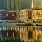 hiburan-kasino-unik-casino-the-venetian-macau-tawarkan-wahana-naik-gondola-di-dalam-gedung_641489184.jpg